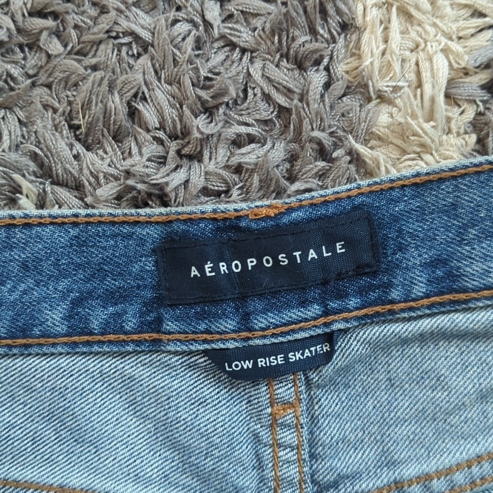Aeropostale Low Rise Skater Non Stretch Denim Distressed Jean Size 4R - Picture 3 of 9